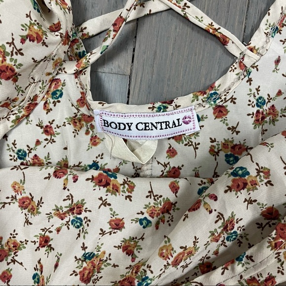 Body Central Floral Print Cap Sleeve Mini Dress - Picture 2 of 6